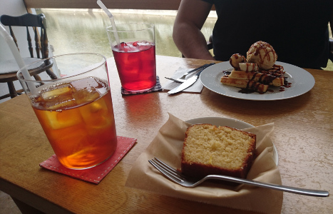 Fresh drinks in Café Soeur, Takayama